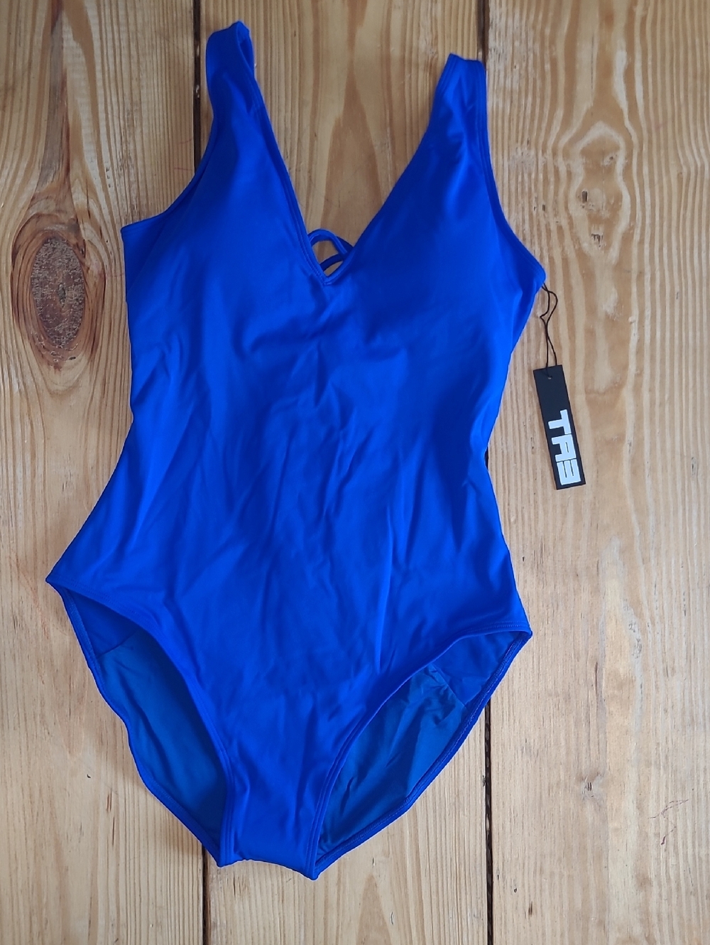107. NWT  $175 STYLE PLUNGEY  L SHORT